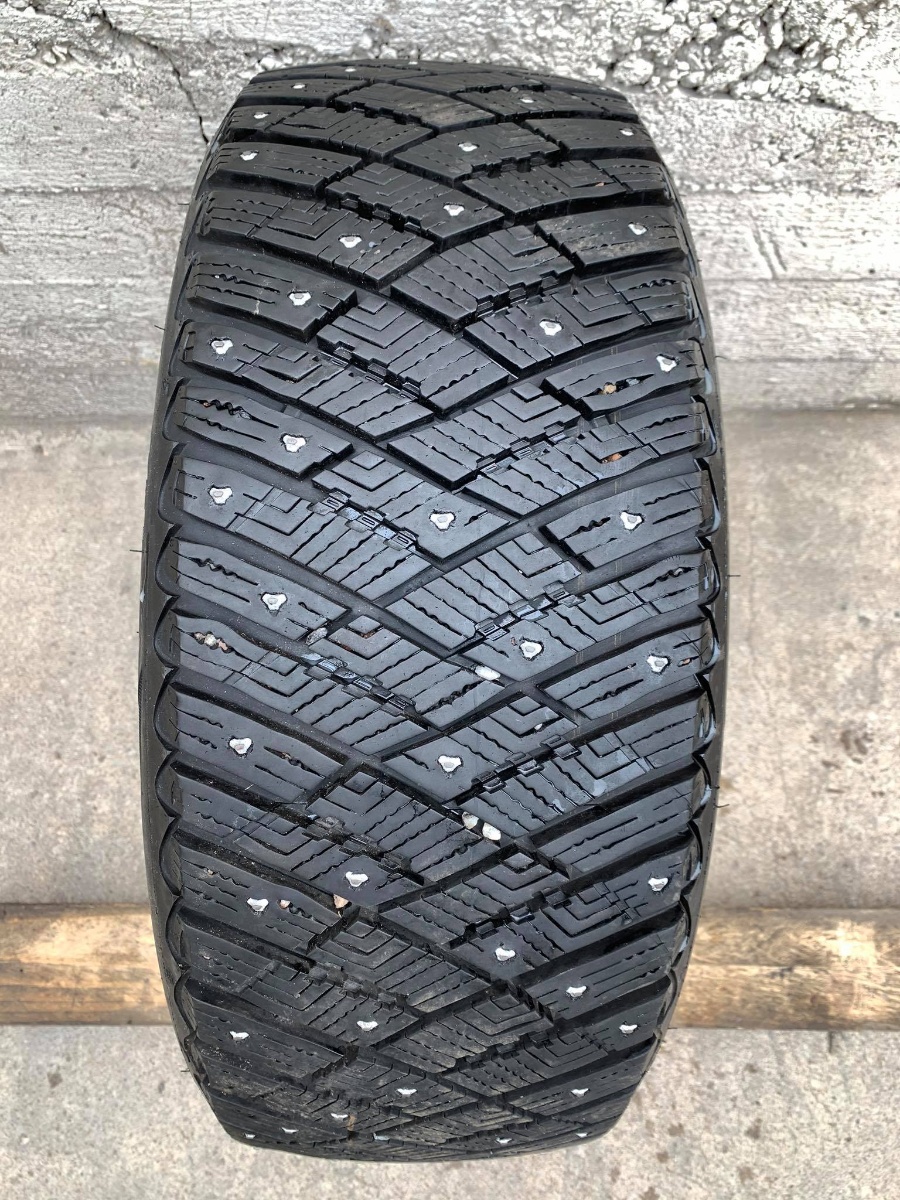 naastrehv (naelatav) Goodyear Ultra Grip Ice Arctic