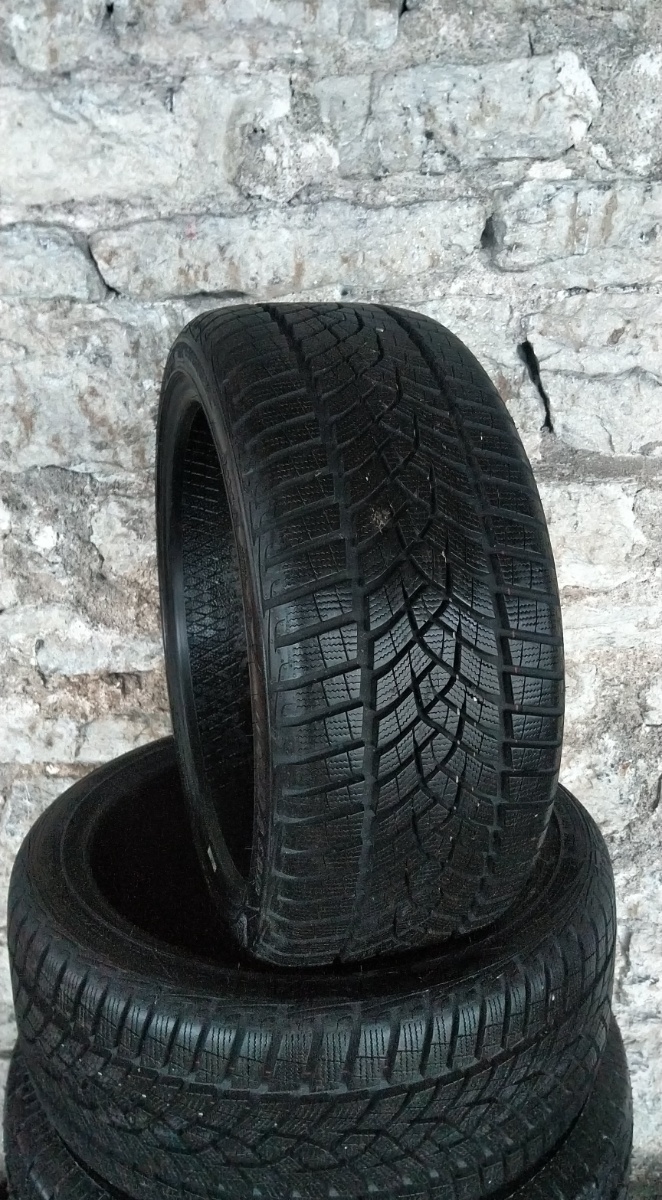 lamellrehv Goodyear Ultra Grip Performance