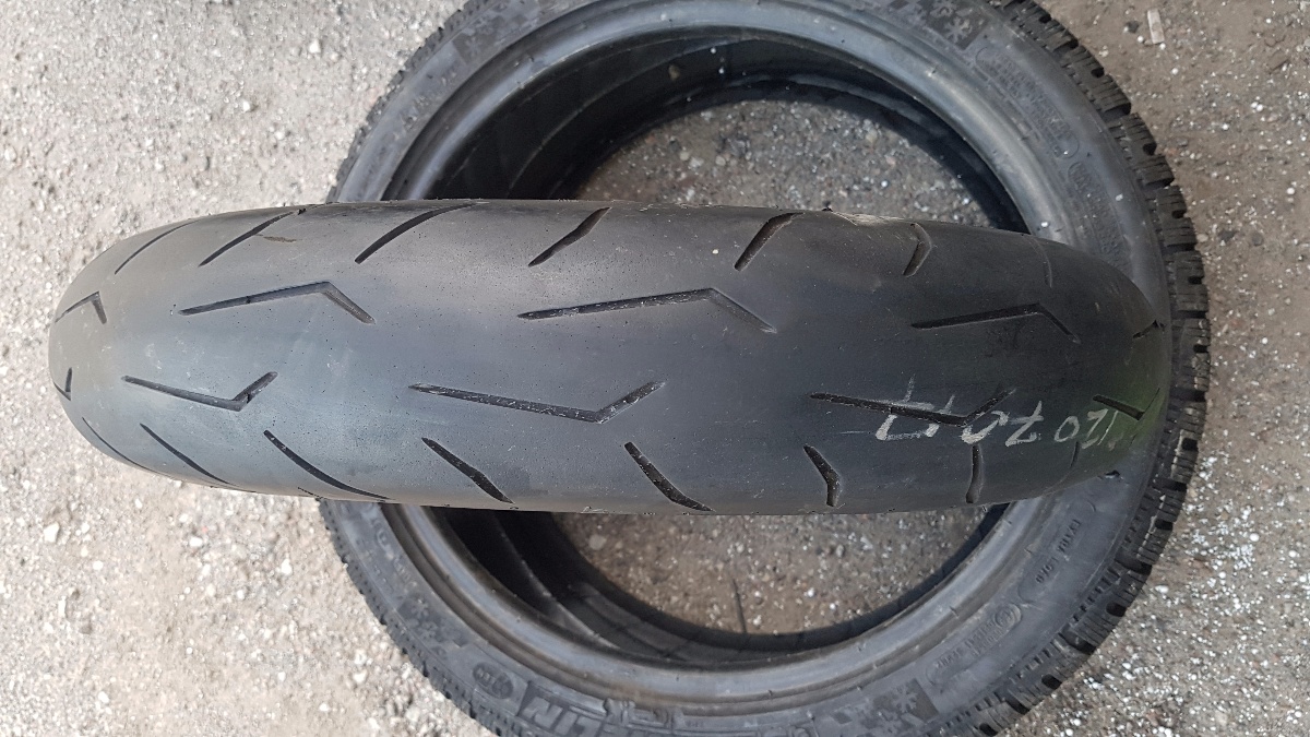 suverehv Pirelli Diadlo Rosso Corsa