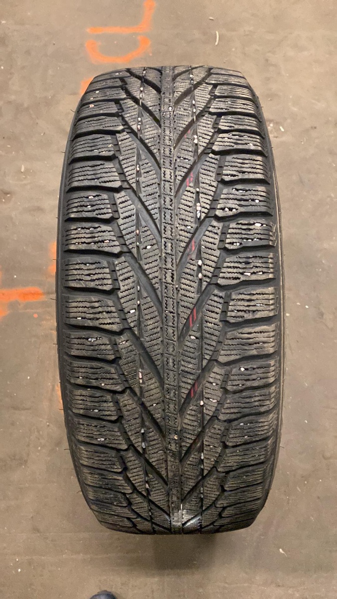 lamellrehv Nokian Hakkapeliitta R2 SUV