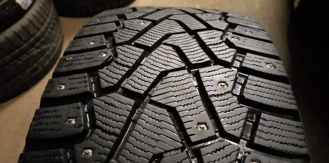 naastrehv Pirelli WINTER ICE ZERO