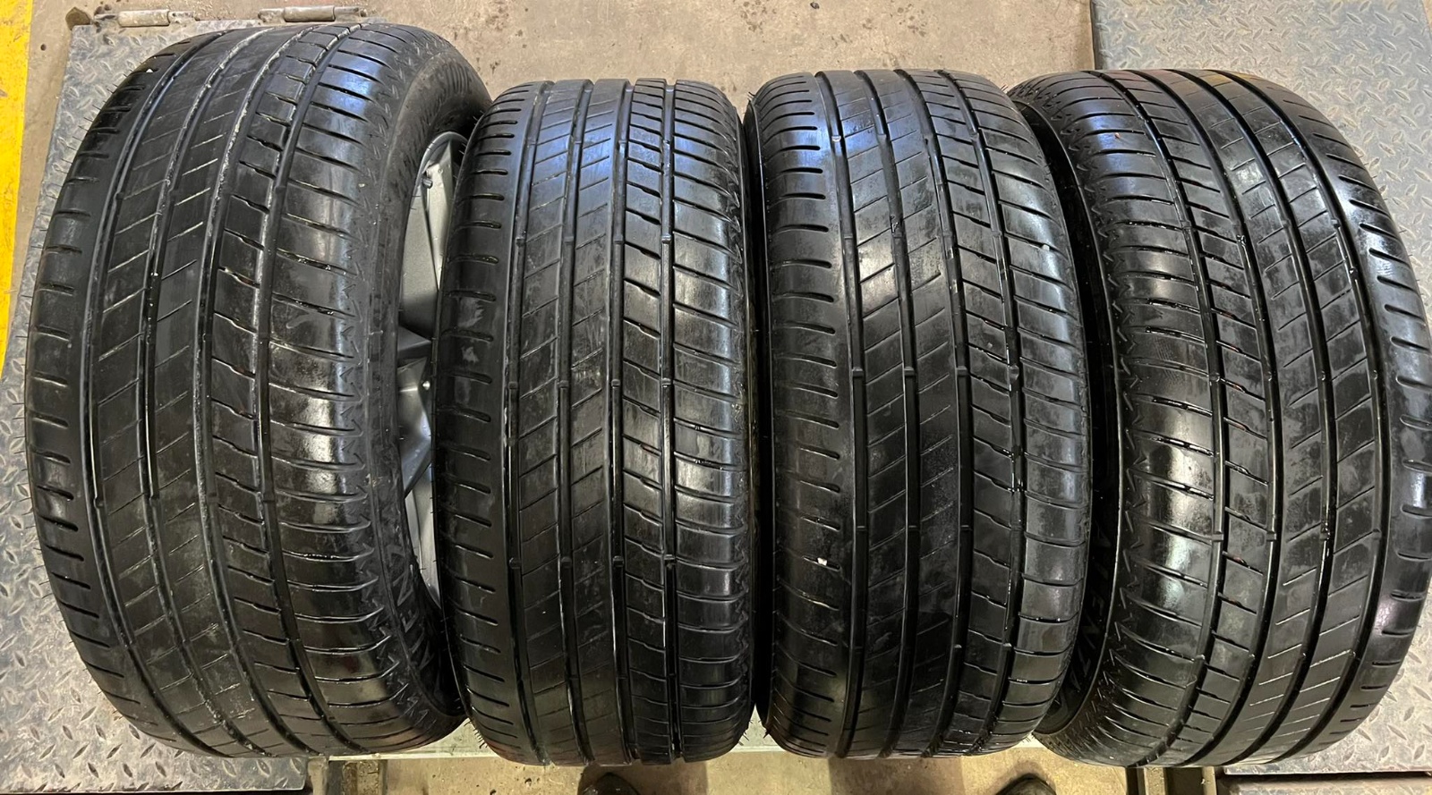 suverehv Bridgestone ALENZA 001