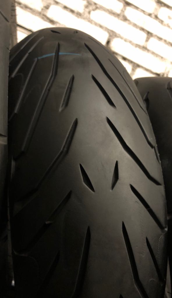 suverehv Metzeler Sportec M1