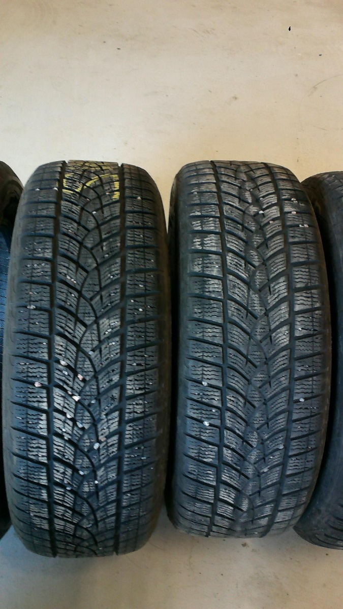 lamellrehv Goodyear UltraGrip Ice