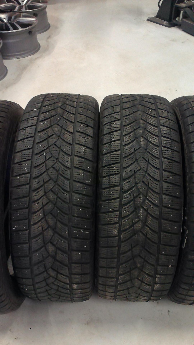 lamellrehv Goodyear UltraGrip Ice